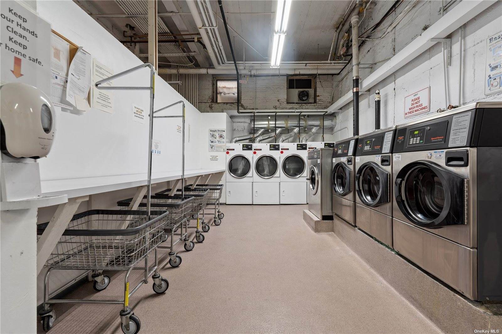 59-11 Queens Blvd, Woodside, NY 11377