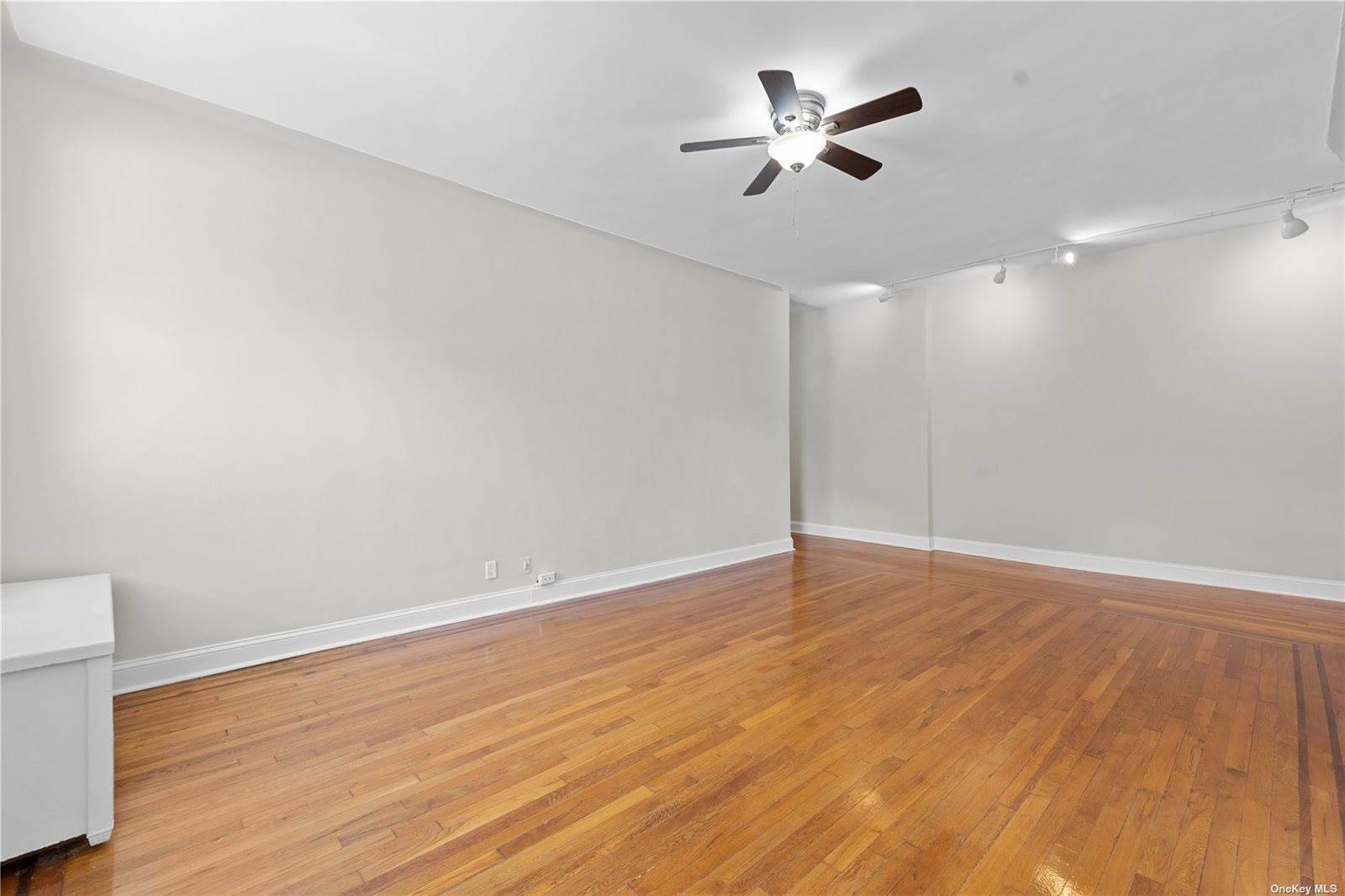 59-11 Queens Blvd, Woodside, NY 11377