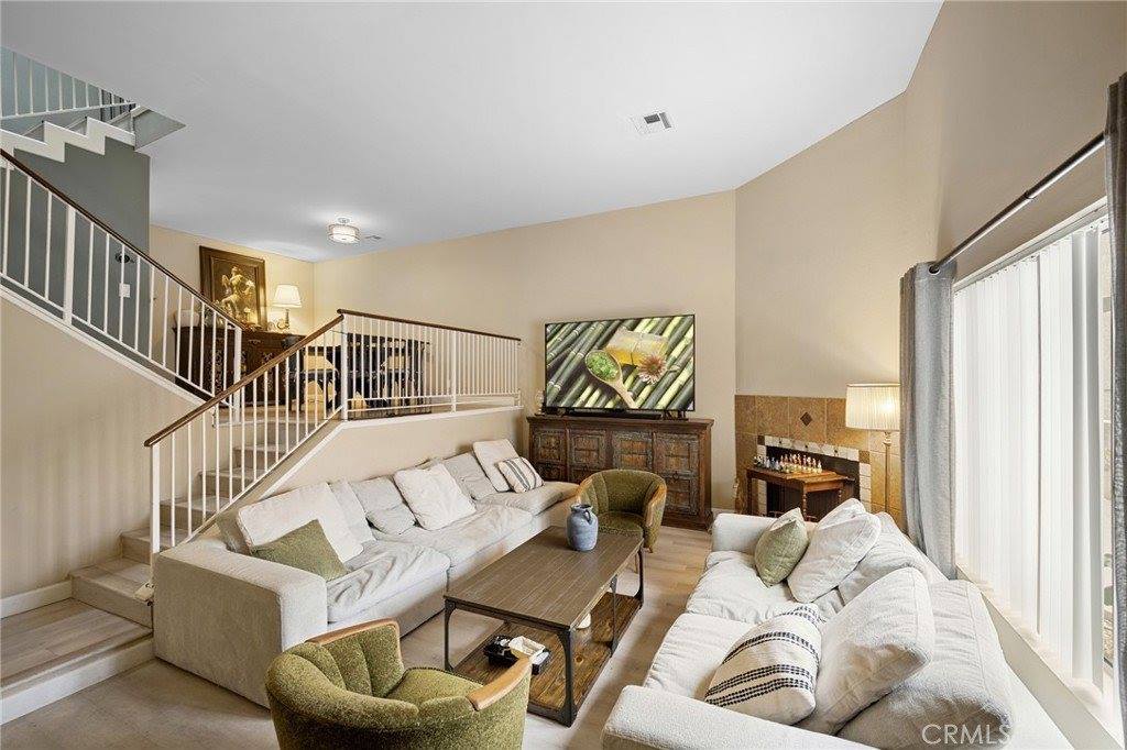 10142 Samoa Avenue, Tujunga, CA 91042