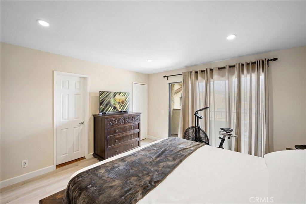 10142 Samoa Avenue, Tujunga, CA 91042