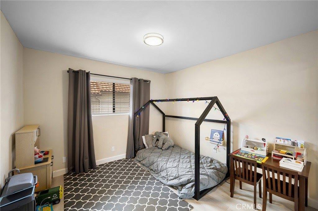 10142 Samoa Avenue, Tujunga, CA 91042