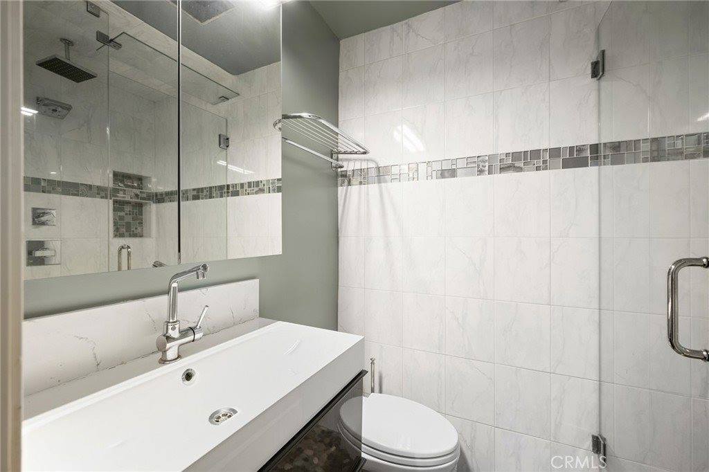 10142 Samoa Avenue, Tujunga, CA 91042