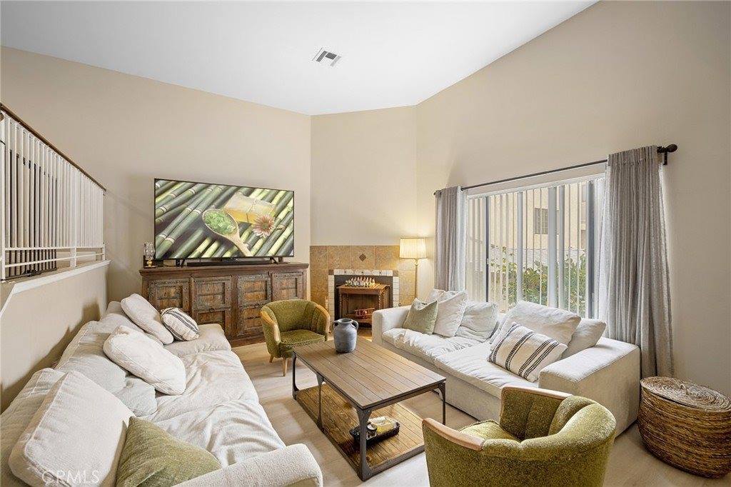 10142 Samoa Avenue, Tujunga, CA 91042