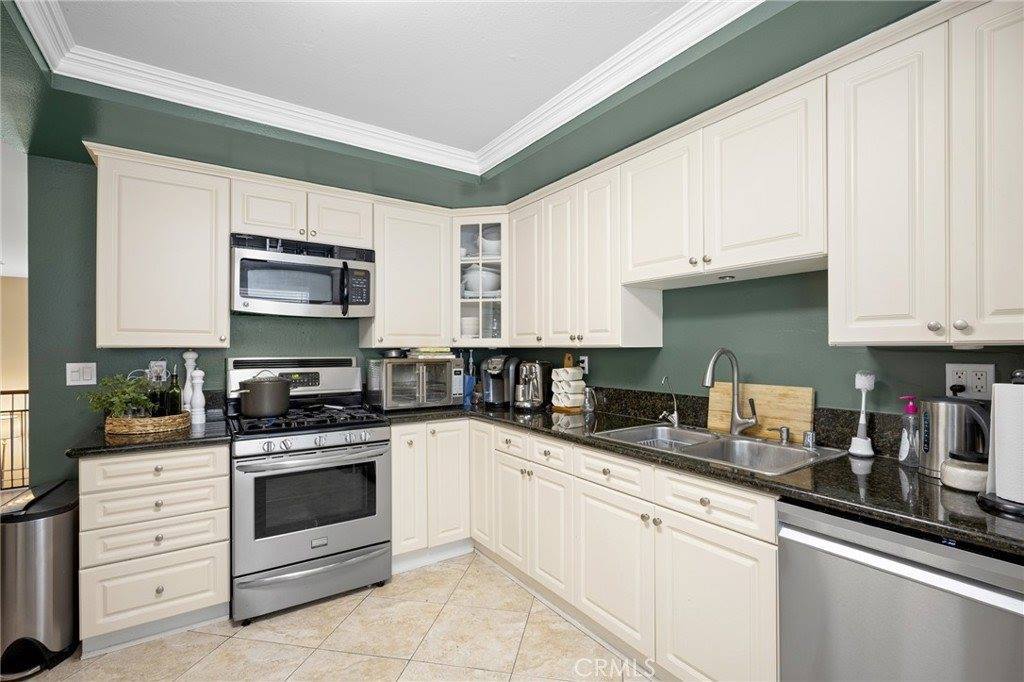 10142 Samoa Avenue, Tujunga, CA 91042