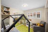 10142 Samoa Avenue, Tujunga, CA 91042