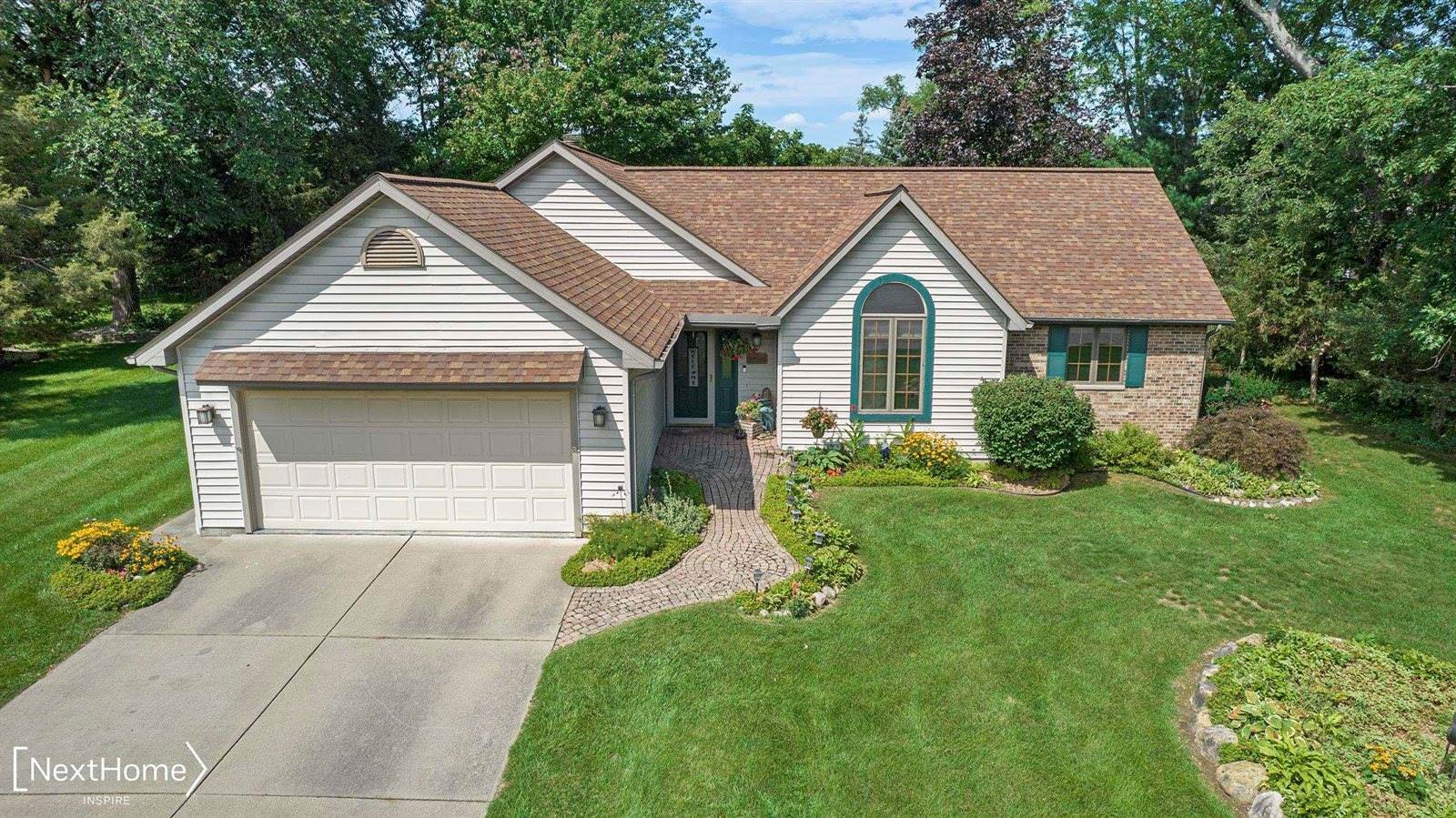 9038 Twin Oaks Court, Flushing, MI 48433