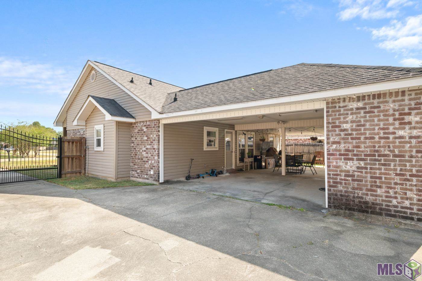 7346 Cherrydale Dr, Denham Springs, LA 70706