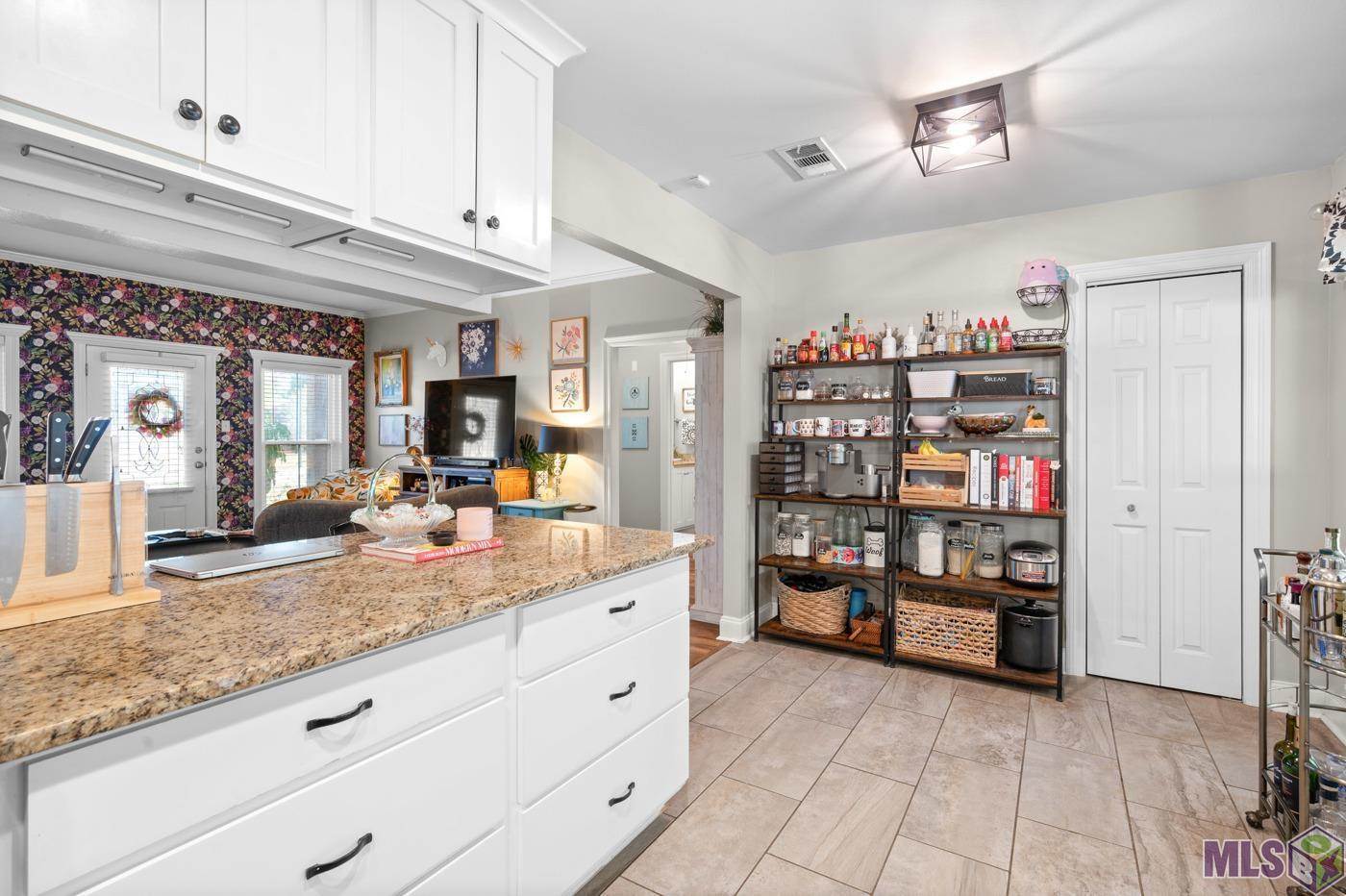 7346 Cherrydale Dr, Denham Springs, LA 70706