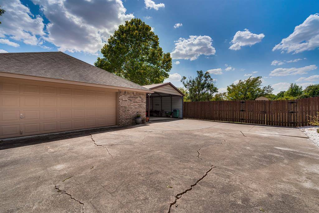 505 Roaring Creek Drive, Oak Leaf, TX 75154