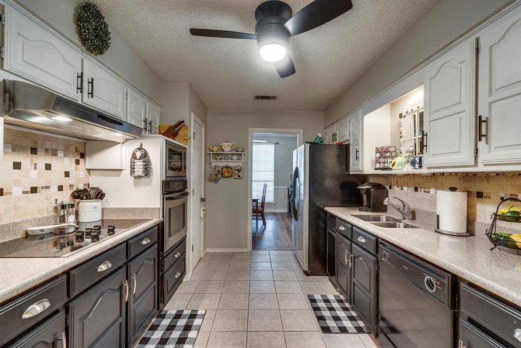 505 Roaring Creek Drive, Oak Leaf, TX 75154