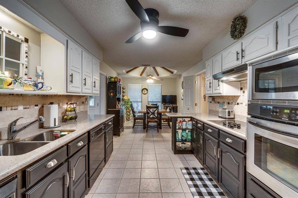 505 Roaring Creek Drive, Oak Leaf, TX 75154