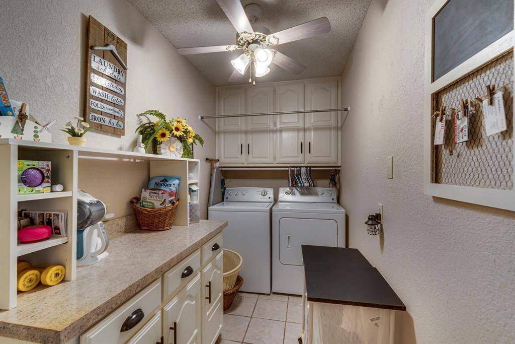 505 Roaring Creek Drive, Oak Leaf, TX 75154