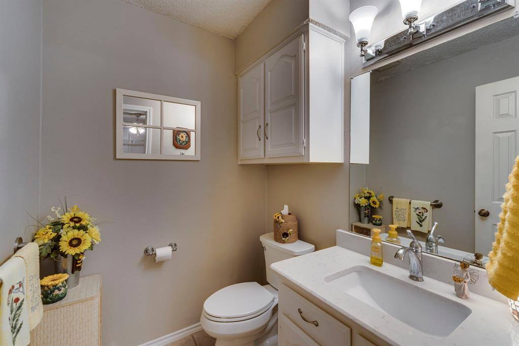 505 Roaring Creek Drive, Oak Leaf, TX 75154