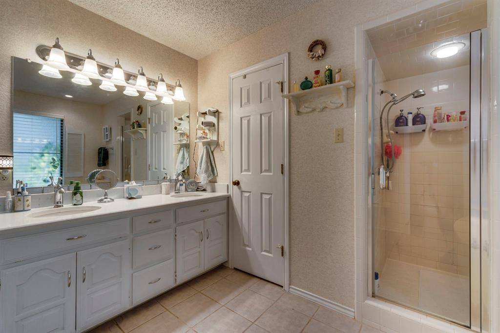 505 Roaring Creek Drive, Oak Leaf, TX 75154