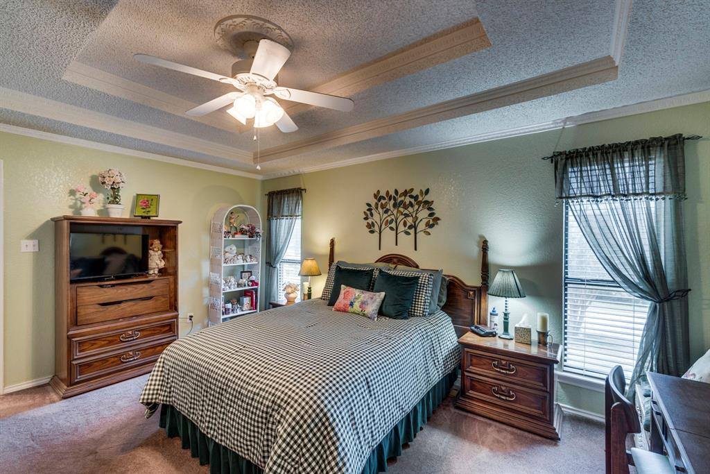 505 Roaring Creek Drive, Oak Leaf, TX 75154
