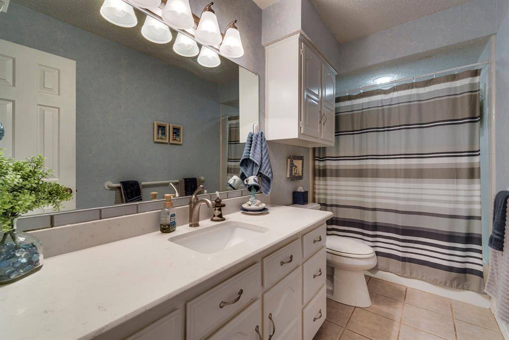 505 Roaring Creek Drive, Oak Leaf, TX 75154