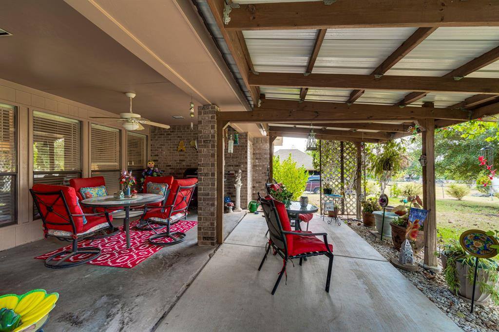 505 Roaring Creek Drive, Oak Leaf, TX 75154