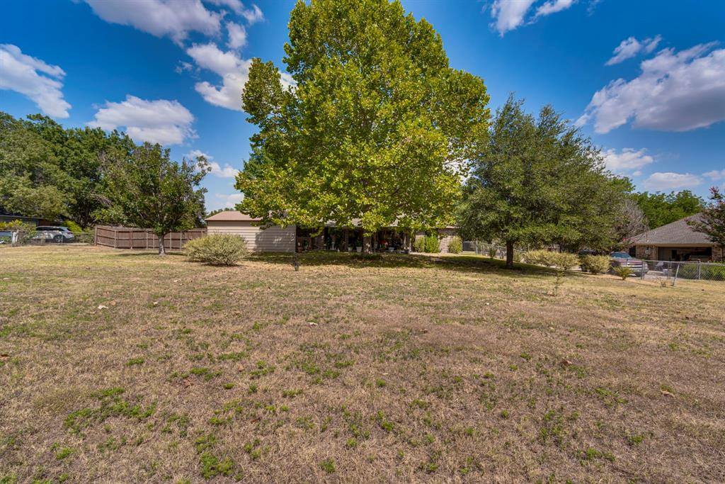 505 Roaring Creek Drive, Oak Leaf, TX 75154