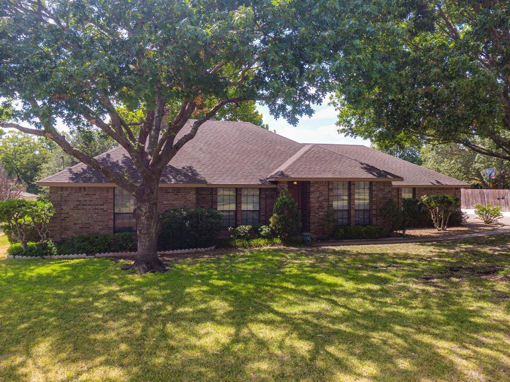 505 Roaring Creek Drive, Oak Leaf, TX 75154