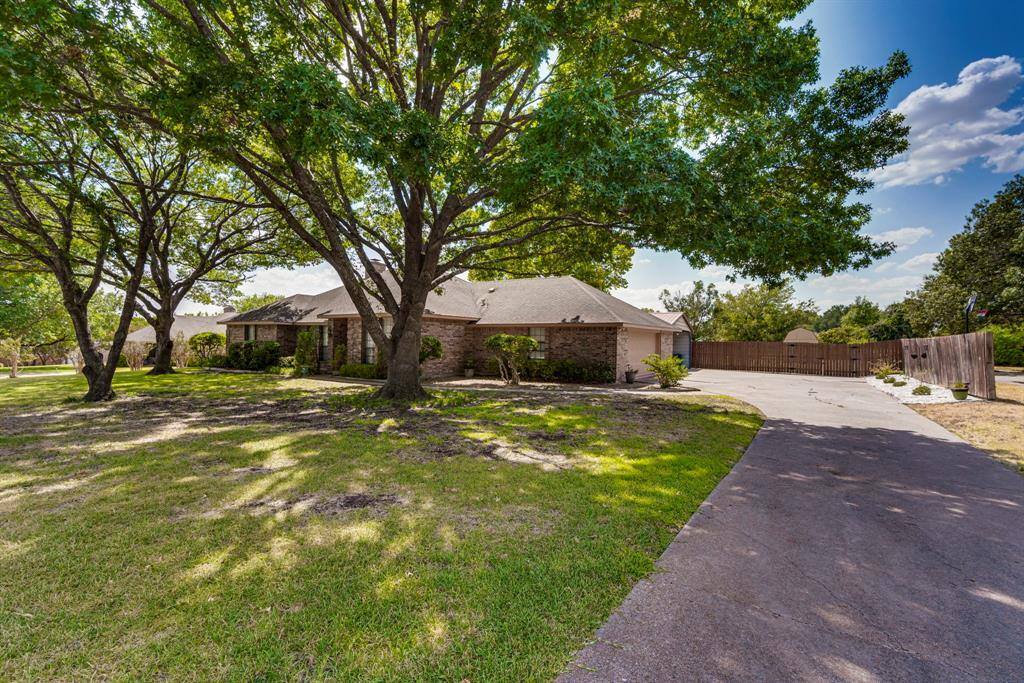 505 Roaring Creek Drive, Oak Leaf, TX 75154