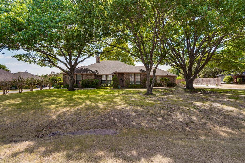 505 Roaring Creek Drive, Oak Leaf, TX 75154