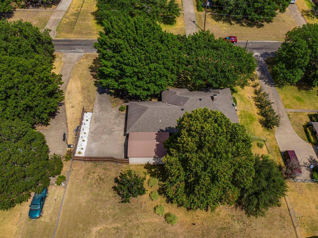 505 Roaring Creek Drive, Oak Leaf, TX 75154