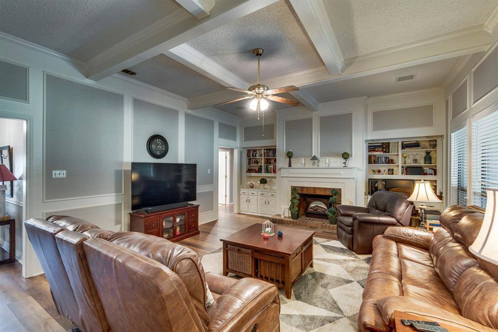 505 Roaring Creek Drive, Oak Leaf, TX 75154