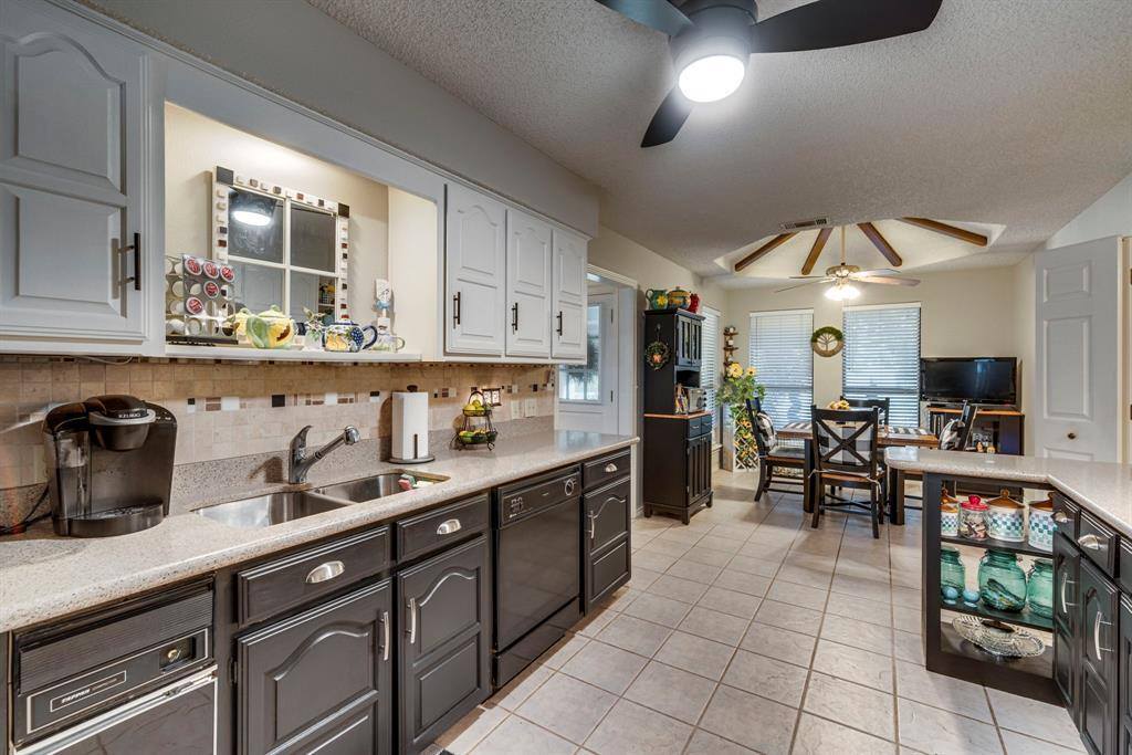 505 Roaring Creek Drive, Oak Leaf, TX 75154