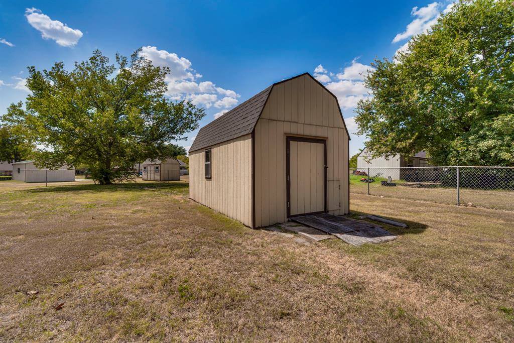 505 Roaring Creek Drive, Oak Leaf, TX 75154
