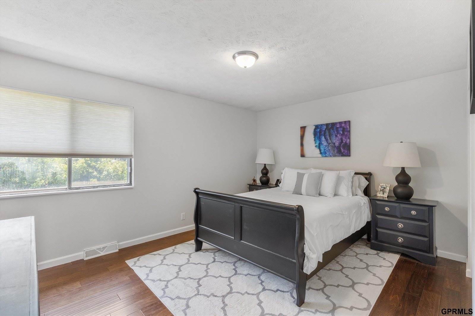 10205 Weir Street, Omaha, NE 68127