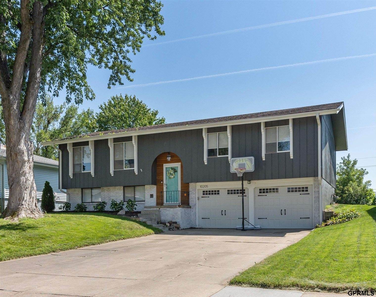 10205 Weir Street, Omaha, NE 68127
