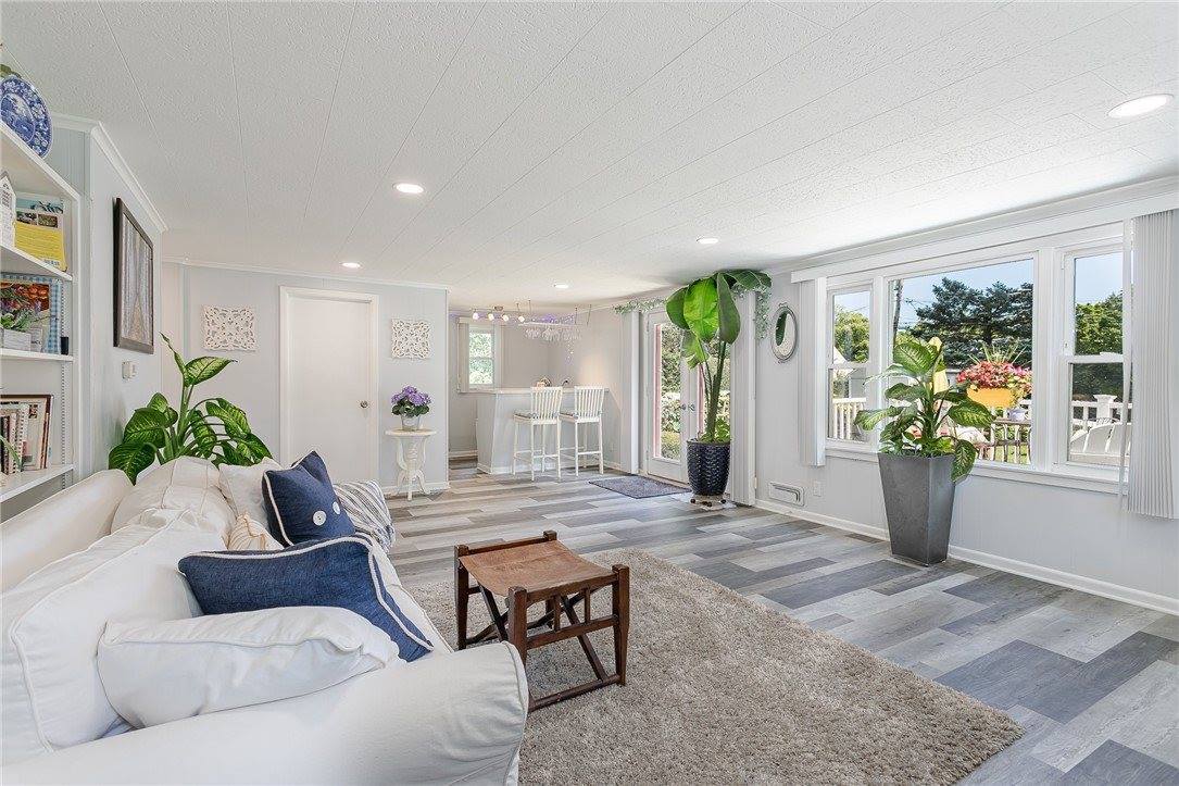 477 Hampton Blvd, Greece, NY 14612