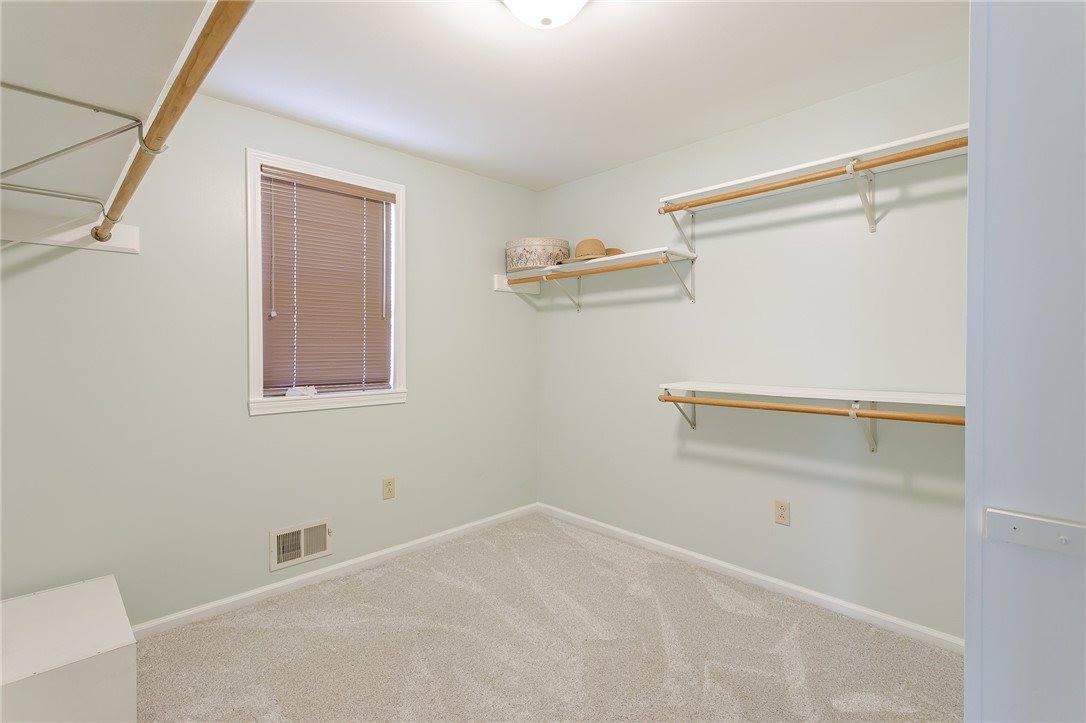 477 Hampton Blvd, Greece, NY 14612