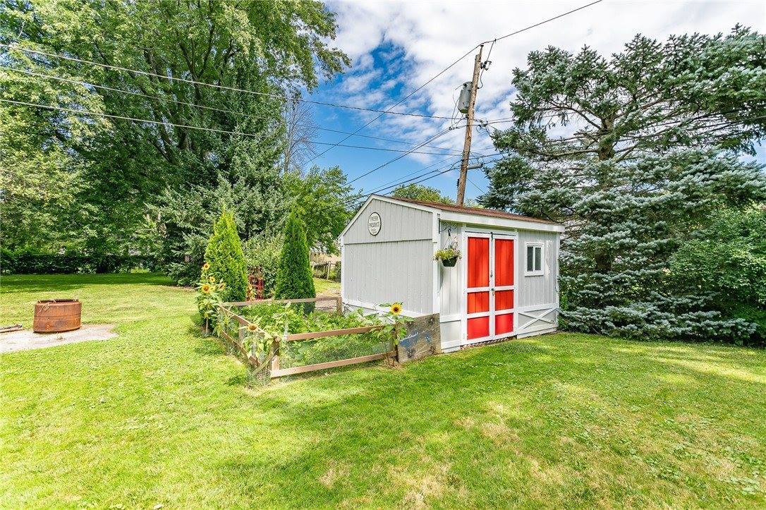 477 Hampton Blvd, Greece, NY 14612