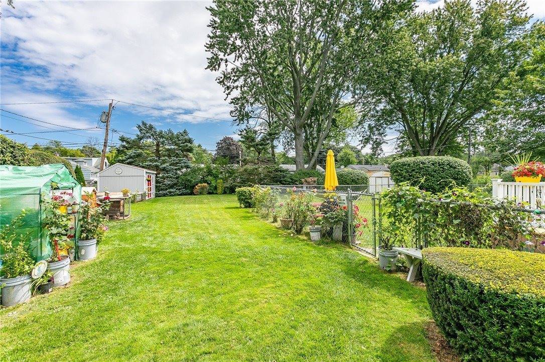 477 Hampton Blvd, Greece, NY 14612