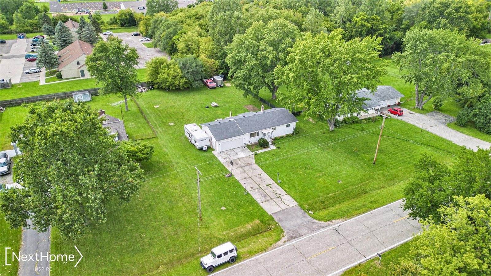 2426 Howe Road, Burton, MI 48519