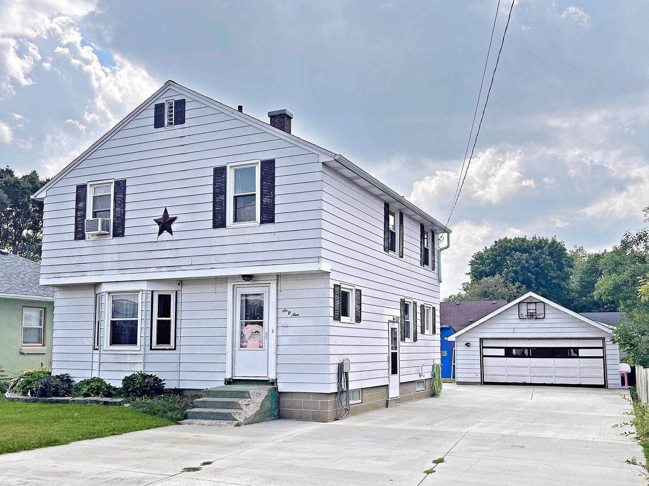 609 E Montgomery Street, Sparta, WI 54656