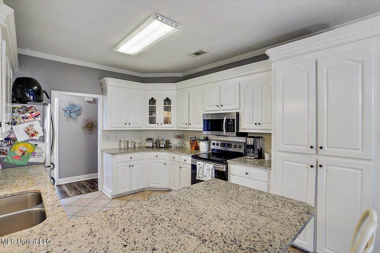 218 Greensview Drive, Brandon, MS 39047