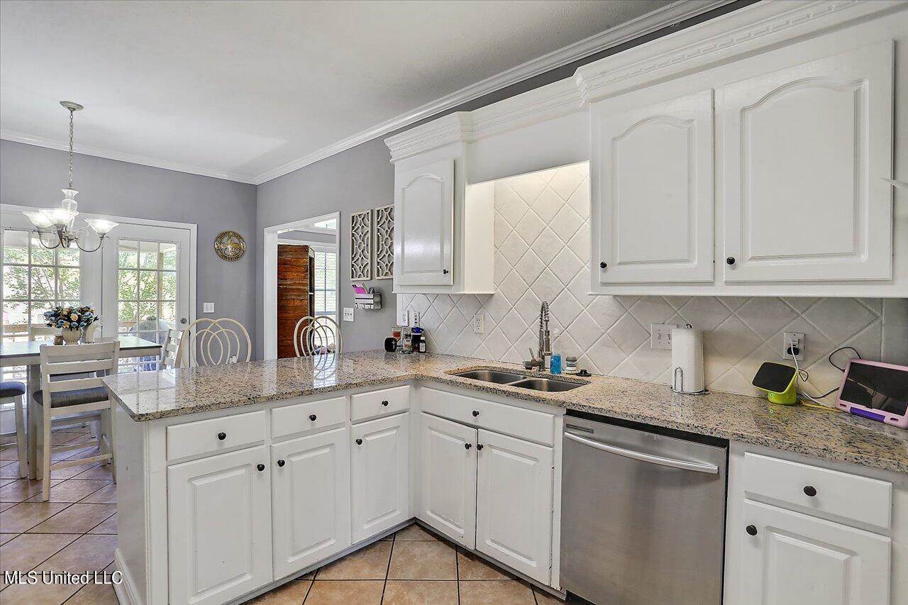 218 Greensview Drive, Brandon, MS 39047