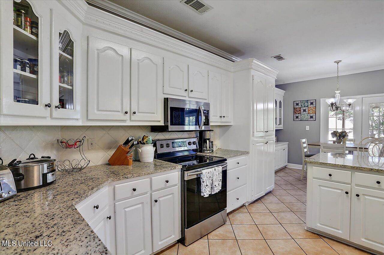 218 Greensview Drive, Brandon, MS 39047