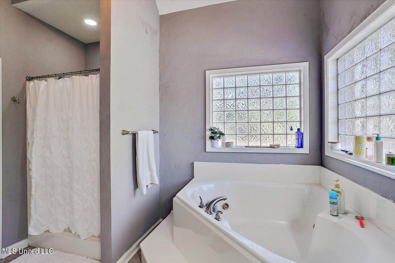 218 Greensview Drive, Brandon, MS 39047