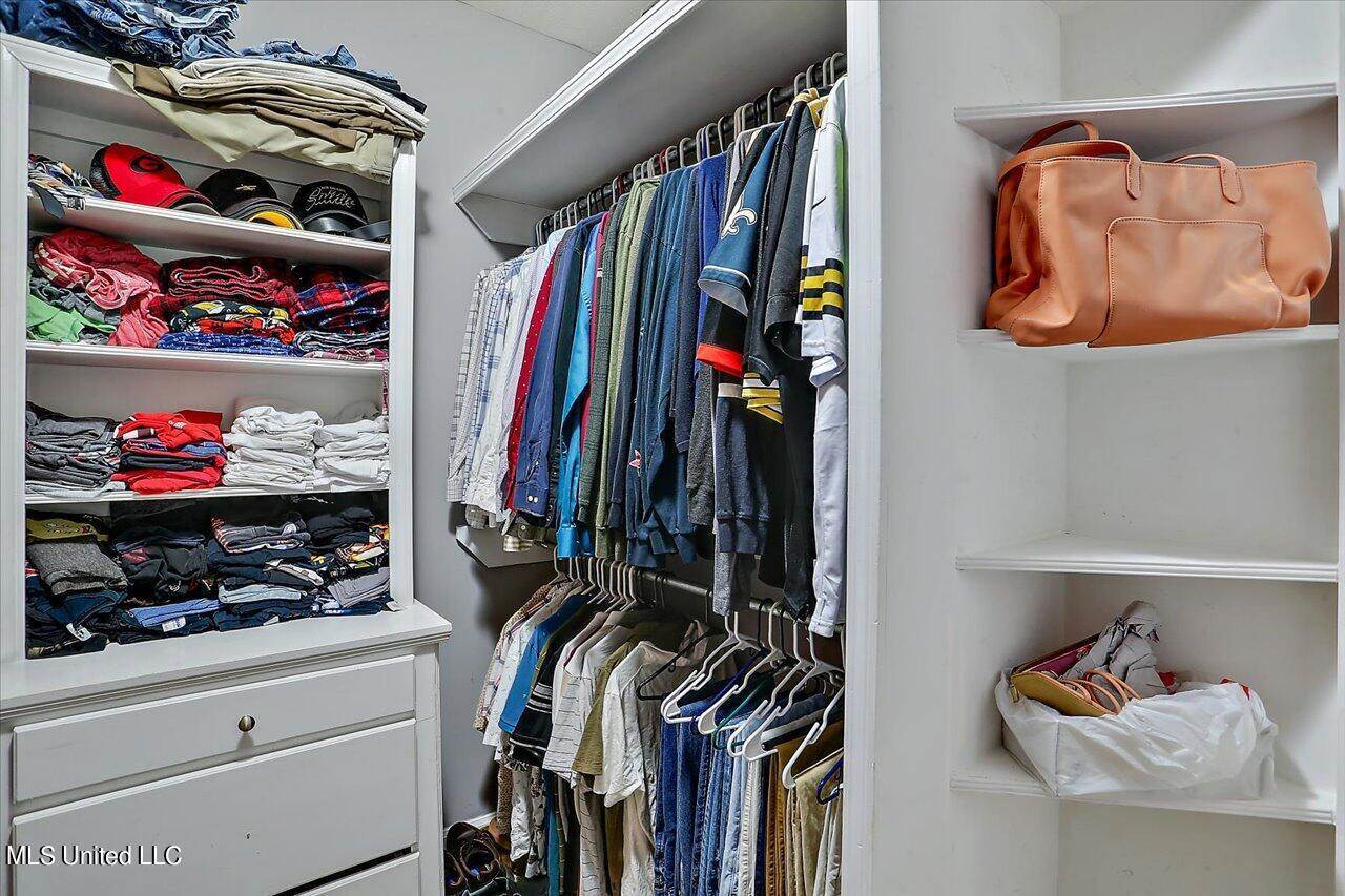 218 Greensview Drive, Brandon, MS 39047