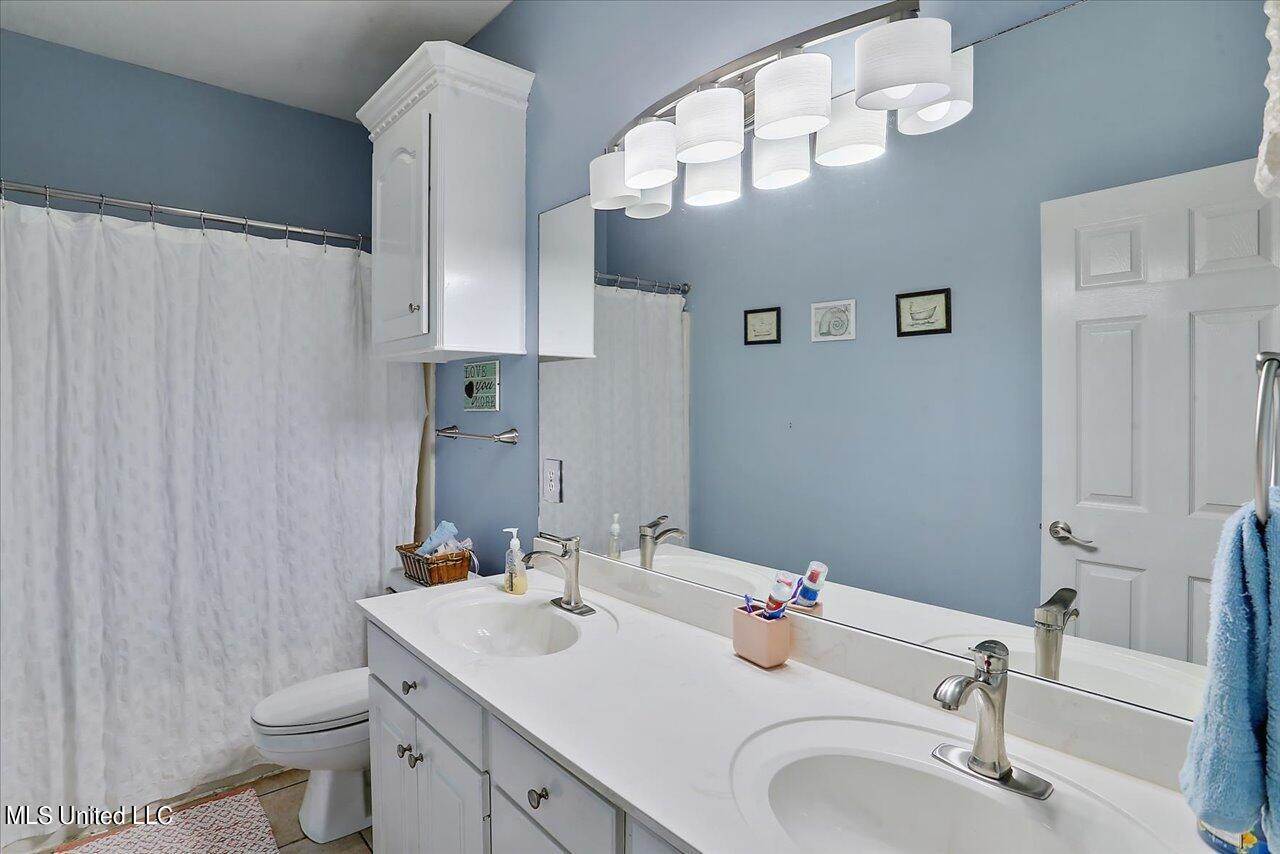 218 Greensview Drive, Brandon, MS 39047