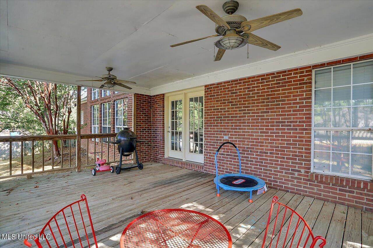 218 Greensview Drive, Brandon, MS 39047