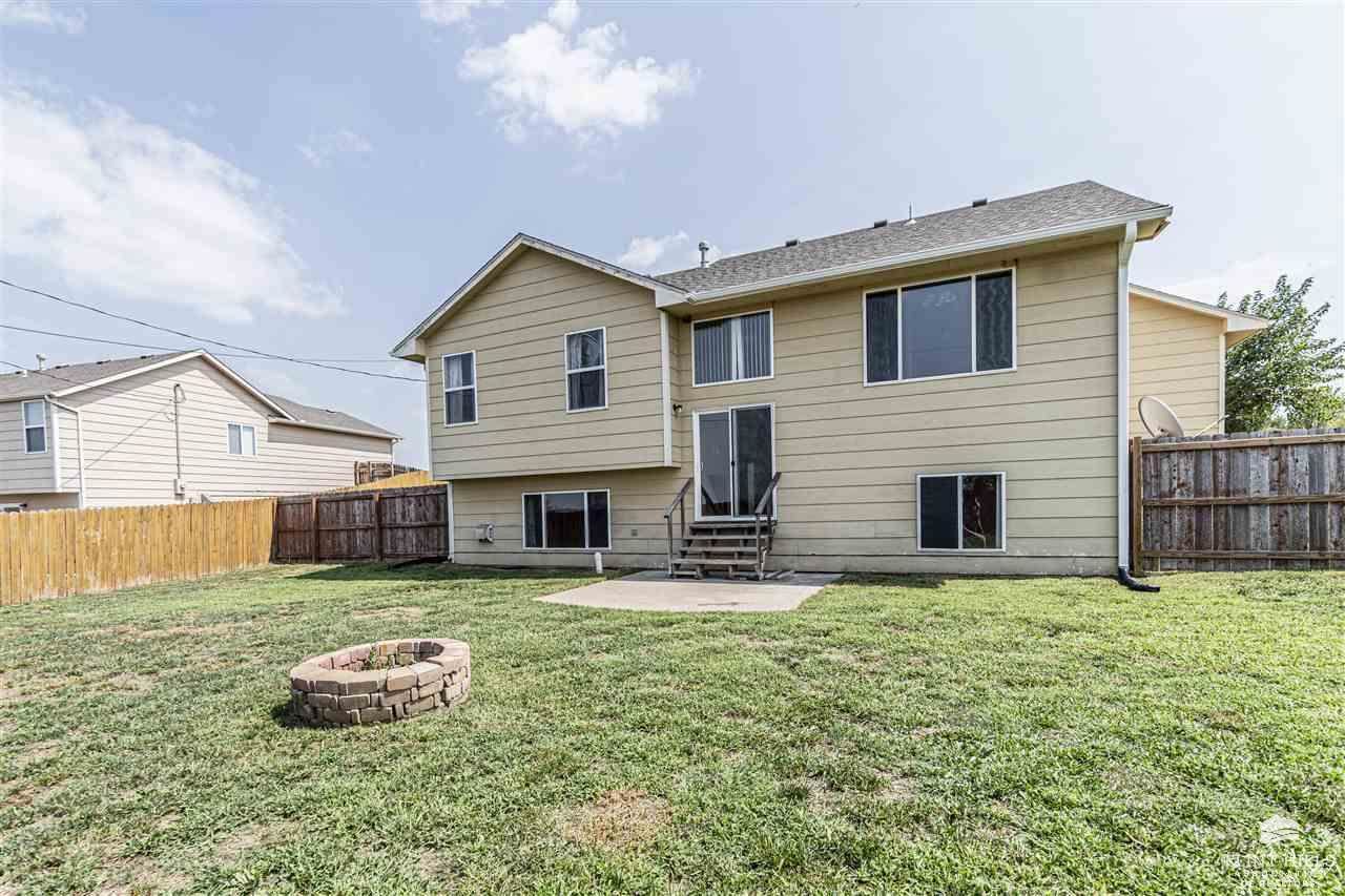 905 Maple Street, Wakefield, KS 67487