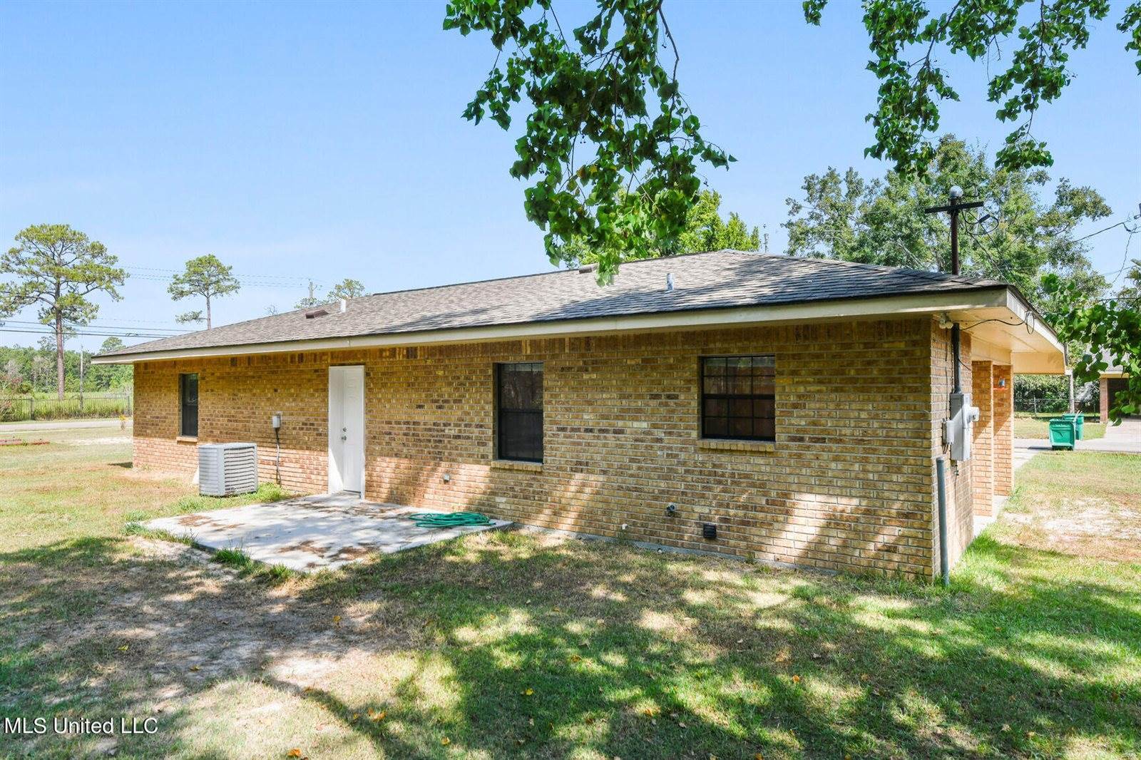 1007 Rue De Lasalle Street, Waveland, MS 39576