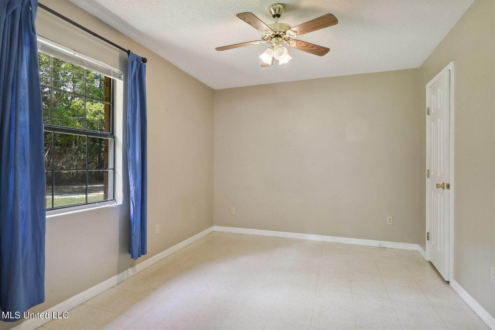 1007 Rue De Lasalle Street, Waveland, MS 39576