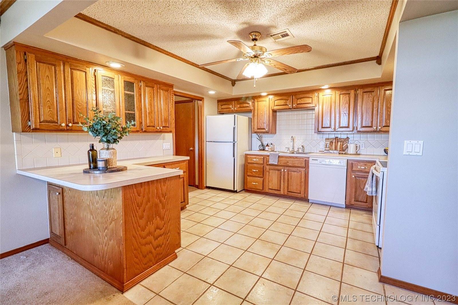 411658 Hwy 9, Eufaula, OK 74432