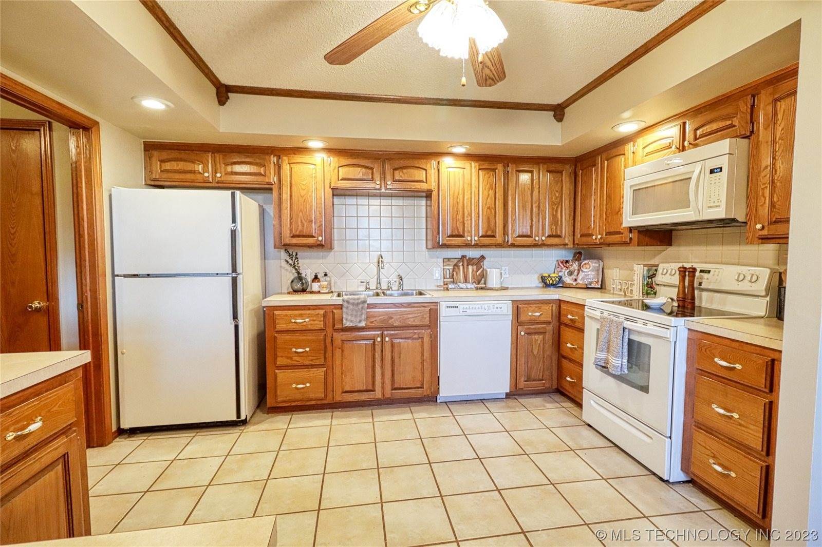 411658 Hwy 9, Eufaula, OK 74432