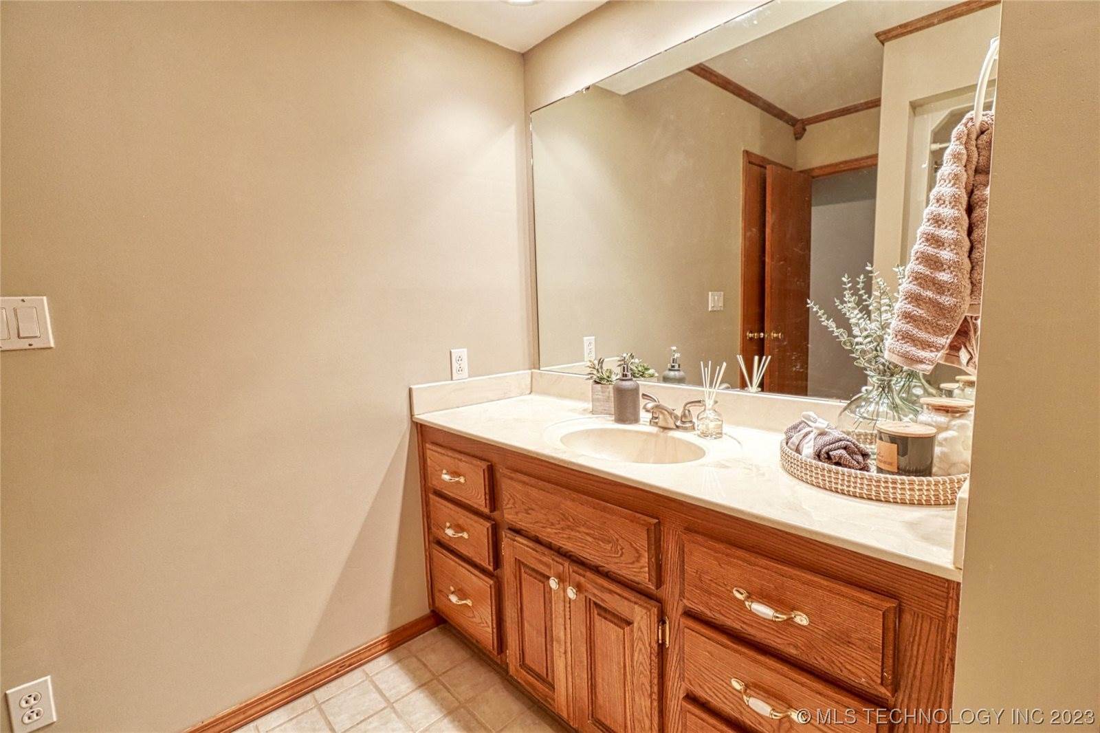 411658 Hwy 9, Eufaula, OK 74432